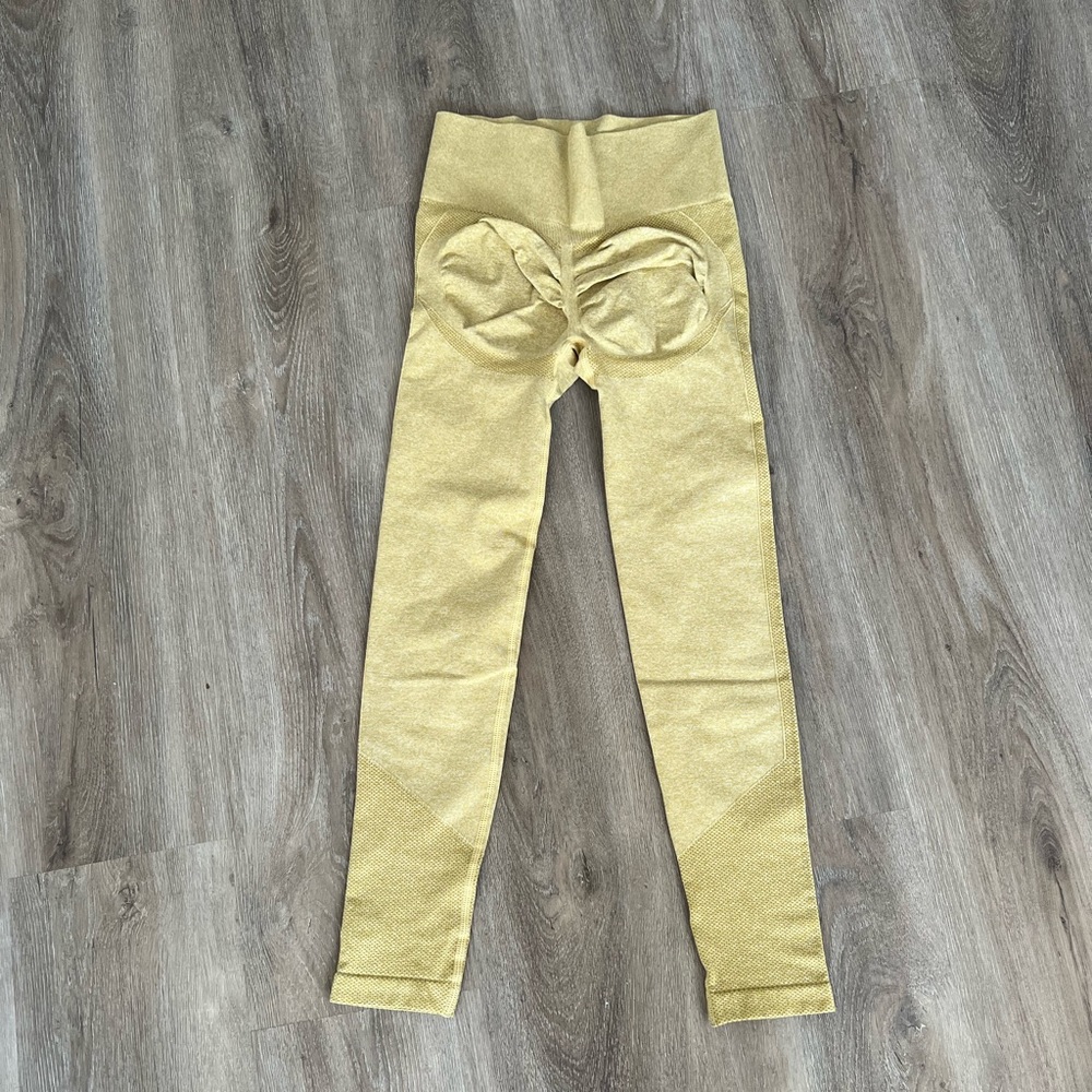 SEXY SCRUNCH BOOTY SEAMLESS CONTOUR LEGGINGS NWOT
